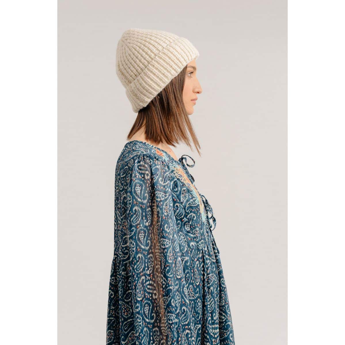 Molly Bracken - Ladies Knitted Hat - Offwhite (2)