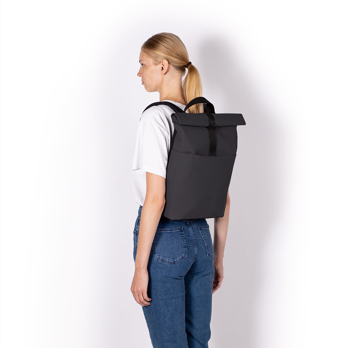 Ucon Acrobat - Backpack Minimal μαύρο αδιάβροχο - Black Lotus_1